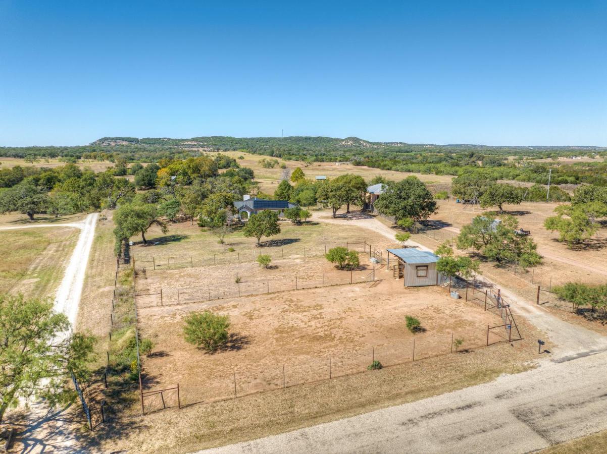 Casa Bonita Firepit-Grill & Hill Country Views! Villa Fredericksburg Eksteriør billede